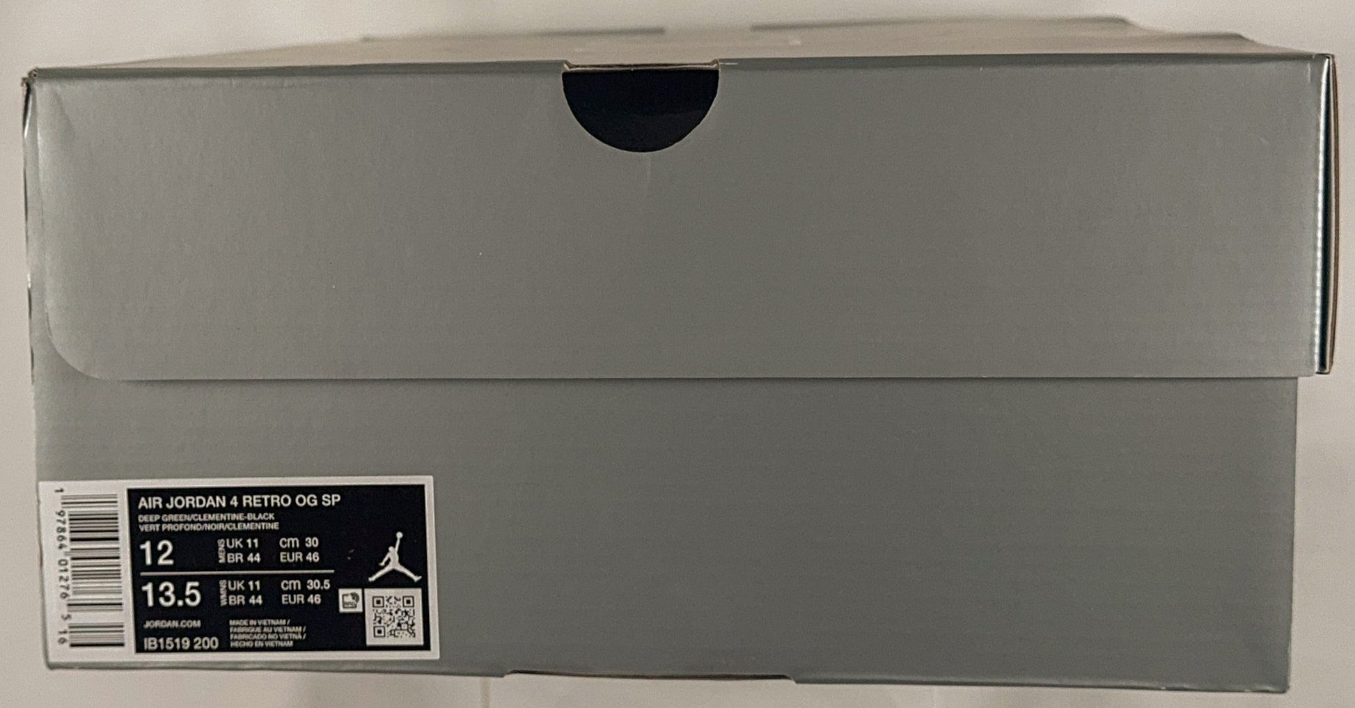 Nike UNDEFEATED X JORDAN AJ 4 RETRO - DEEPGREEN/ CLEMENTINE Size 12